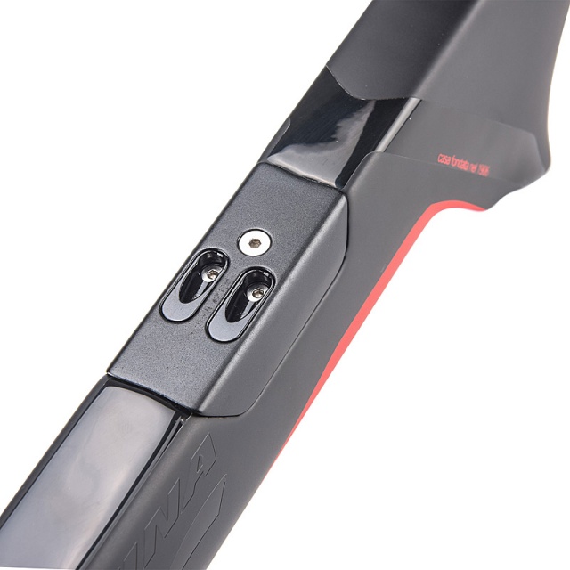 110AIR_Frame_black_redmat_glossyfinish_4
